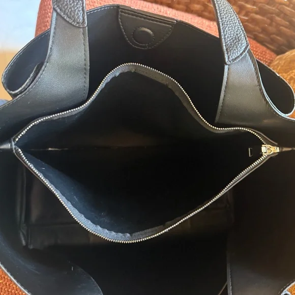 DKNY BLACK VEGAN LEATHER WILLA TOTE - Picture 5 of 5